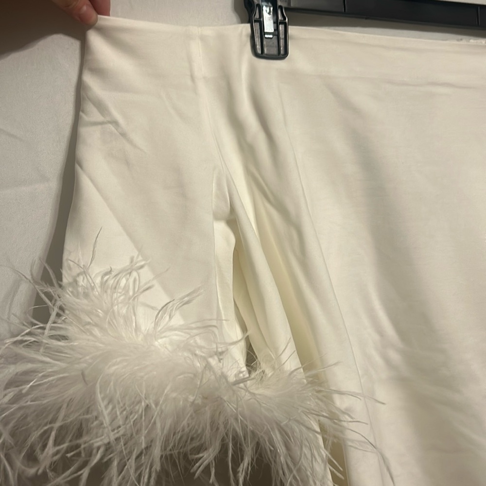 White Feather Miranda Off The Shoulder Blouse - Picture 7 of 11